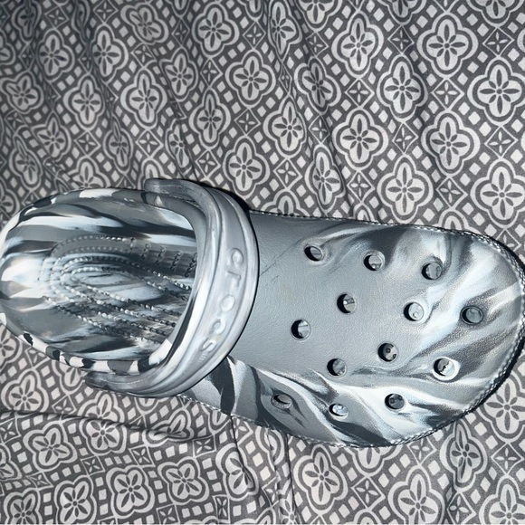 Women’s crocs size 9 - Picture 2 of 2